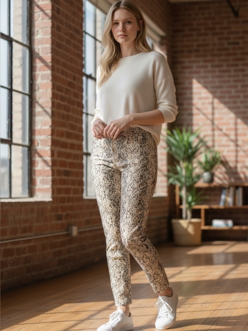 Chico's Women’s Side Zip Black Beige Snake-Pattern Pants Chico’s 0.5 = US Size 6